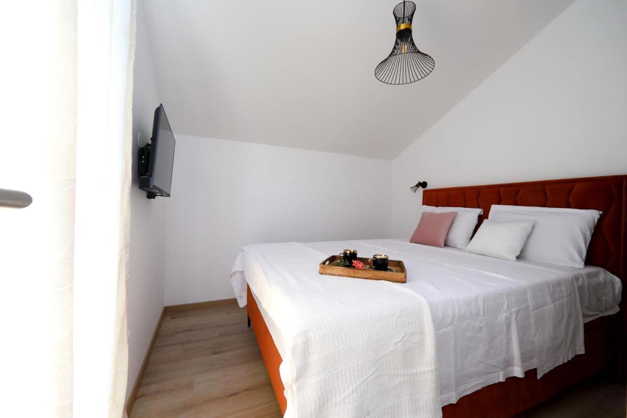 Luxury Apartments Monika Near The Sea With Private Parking 比比涅 外观 照片