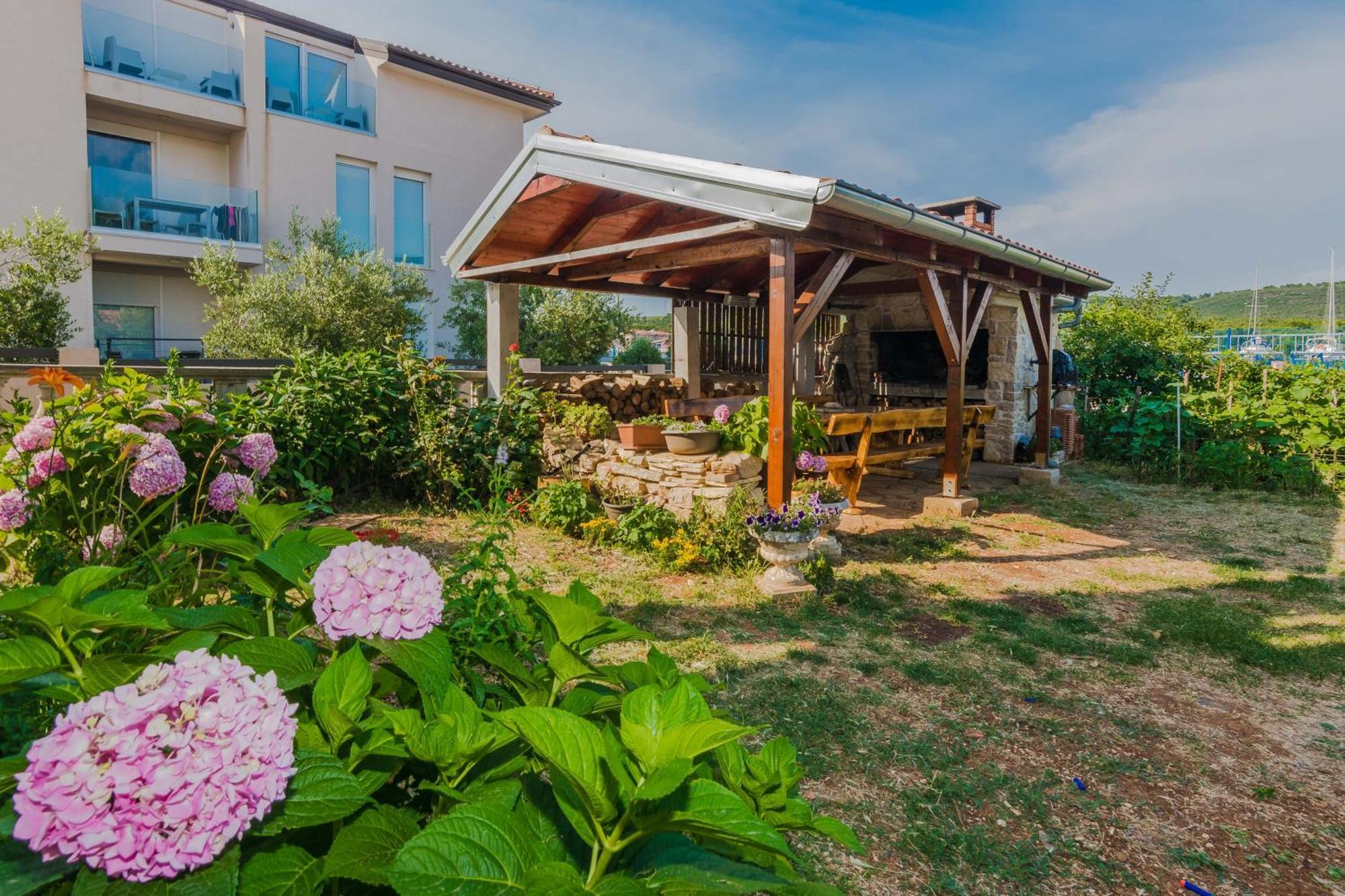 Luxury Apartments Monika Near The Sea With Private Parking 比比涅 外观 照片